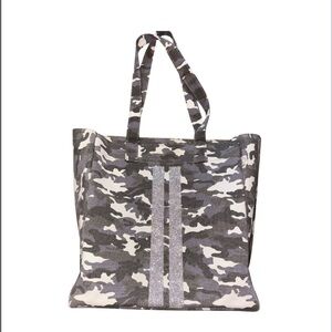 Quilted Koala Kanvas Camo Glitter Travel Tote Bag